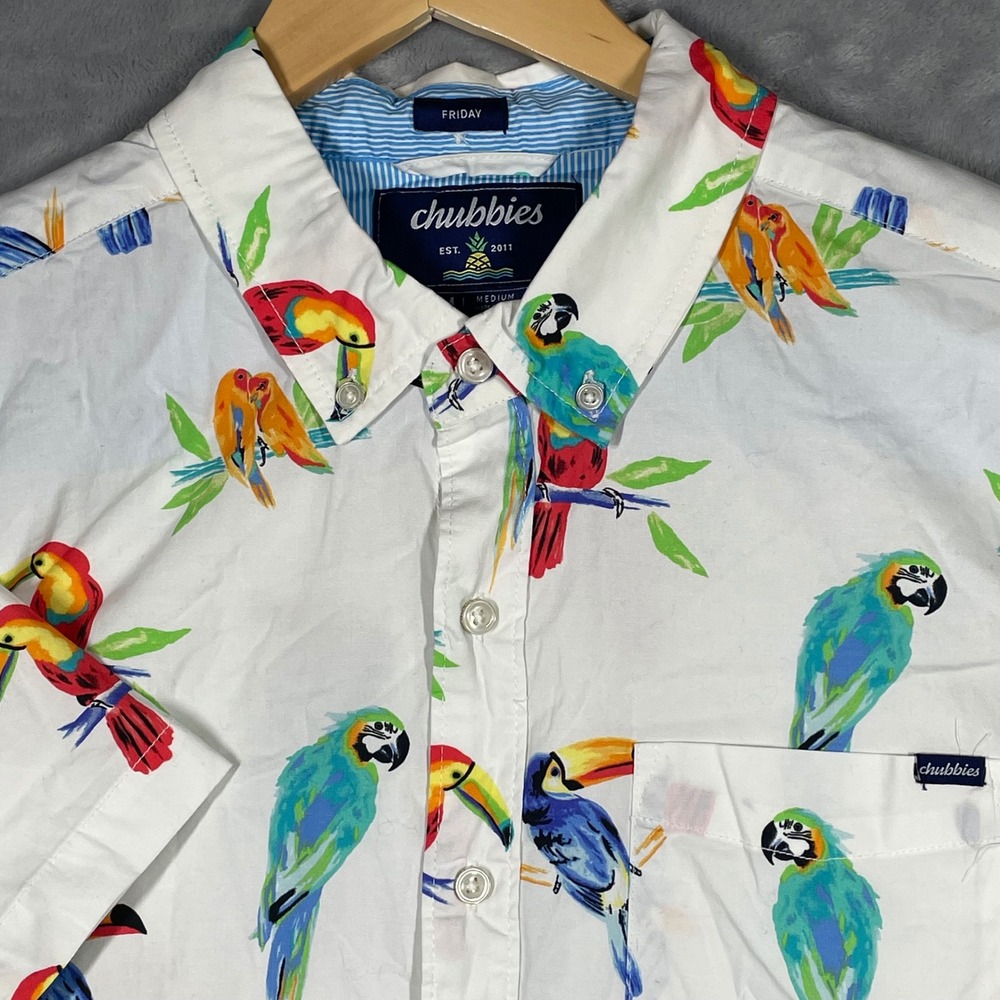 Chubbies Mens Medium White Tropical Parrot Toucan Short Sleeve Button Down Shirt
